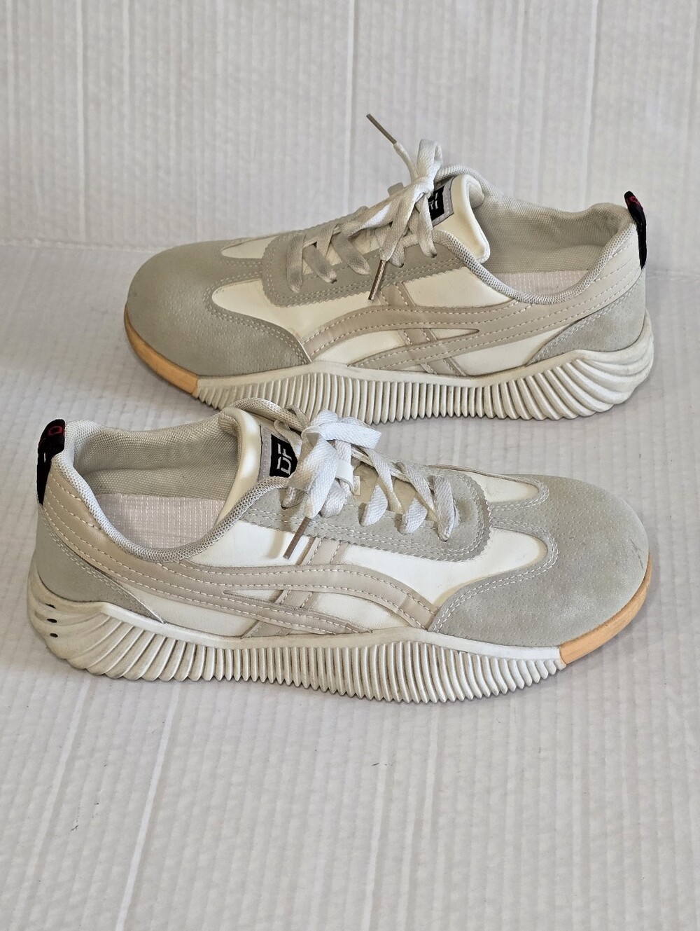 De Florance DF Sneakers Womens US 8.5 Cream Beige Retro Low Top Ribbed Sole Shoe